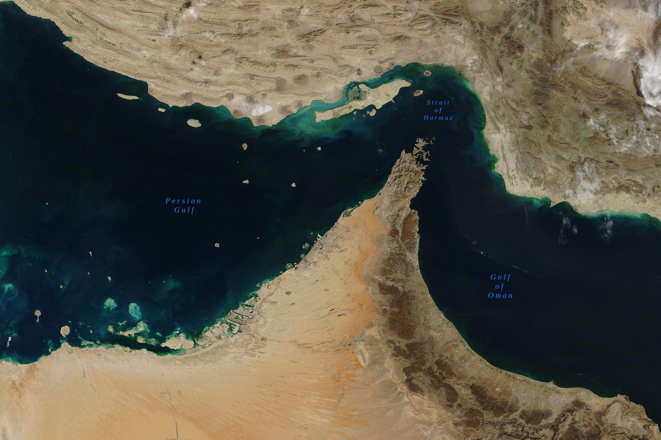 Strait of Hormuz traffic returns to normal 会在 5底 月 前发生吗？